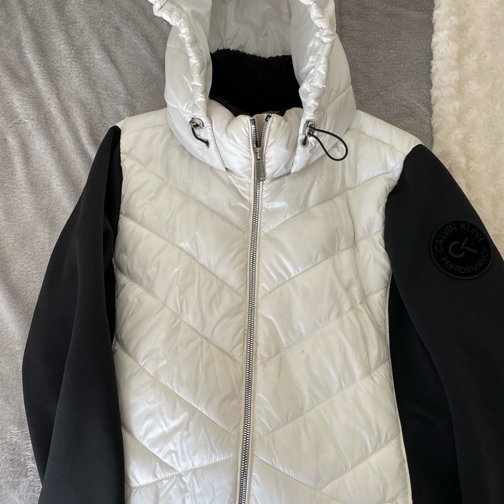 Calvin Klein Women's White and Black Puffer Jacket